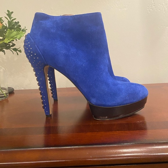 Vince Camuto blue suede booties - Picture 2 of 4